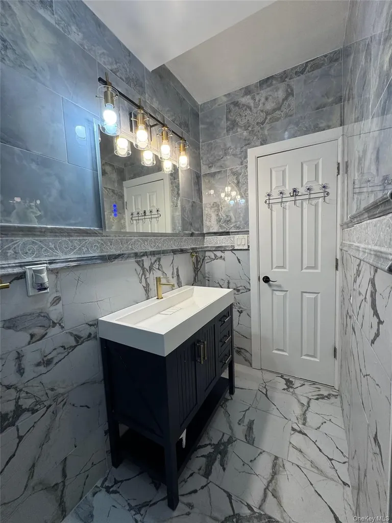 861 E 215th Street Bronx NY 10467