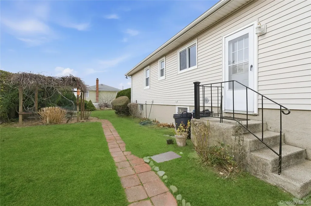 3292 Murdock Avenue Oceanside NY 11572