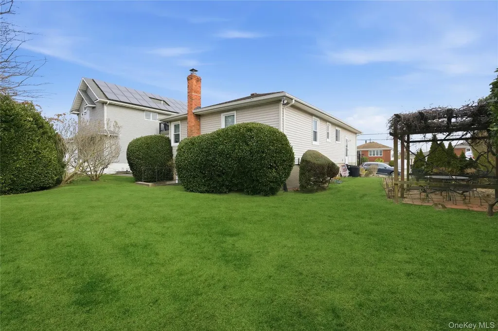 3292 Murdock Avenue Oceanside NY 11572