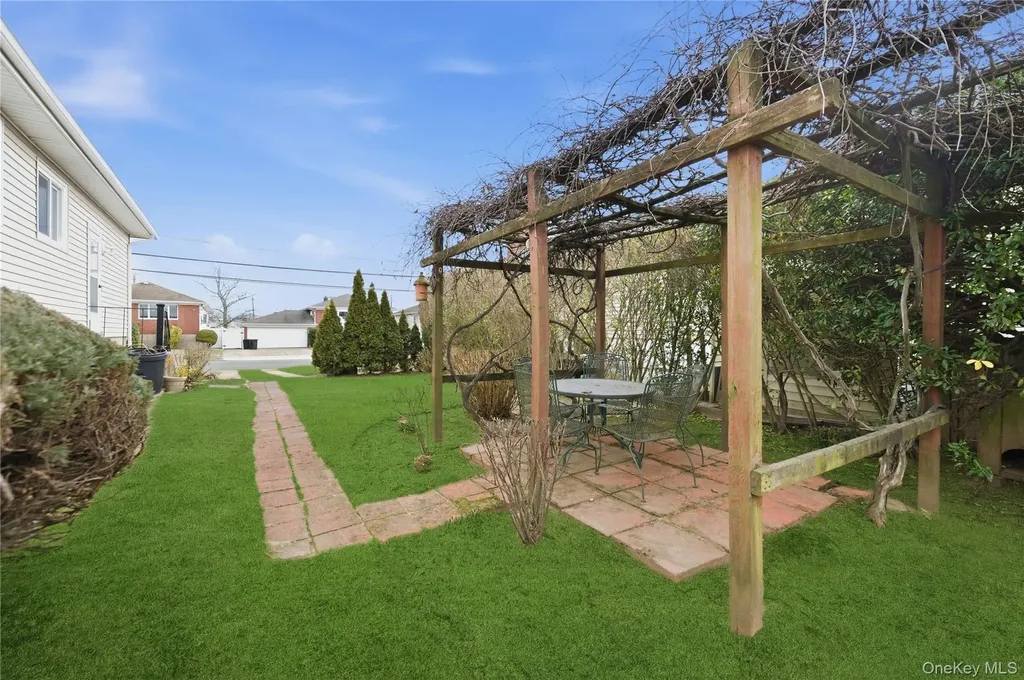 3292 Murdock Avenue Oceanside NY 11572