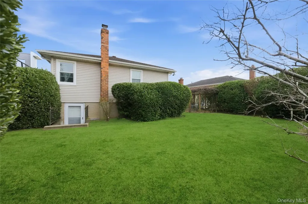 3292 Murdock Avenue Oceanside NY 11572