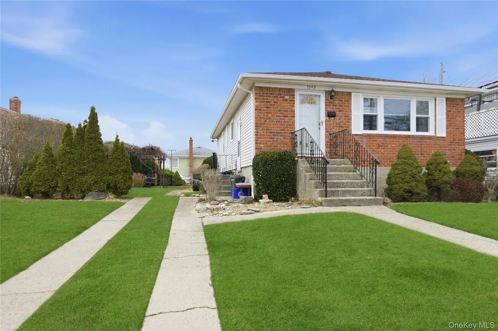 3292 Murdock Avenue Oceanside NY 11572