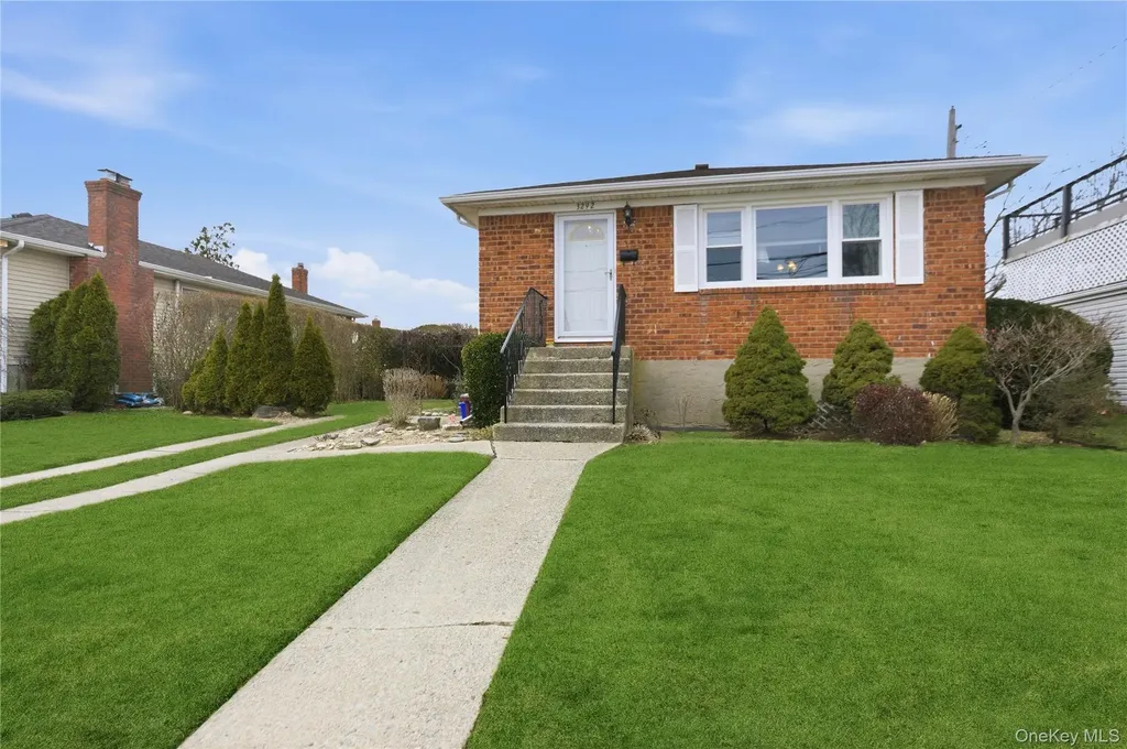 3292 Murdock Avenue Oceanside NY 11572