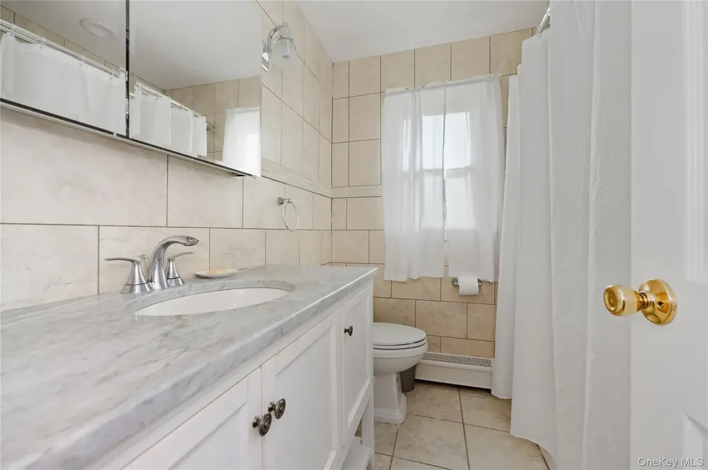 3292 Murdock Avenue Oceanside NY 11572