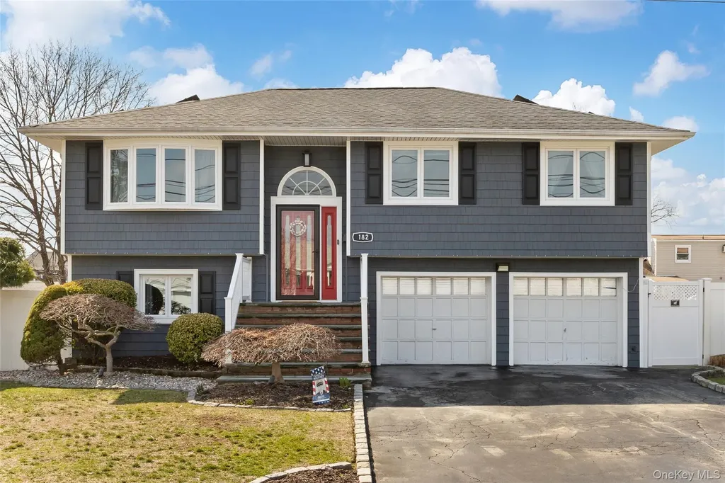 182 Montgomery Avenue West Babylon NY 11704