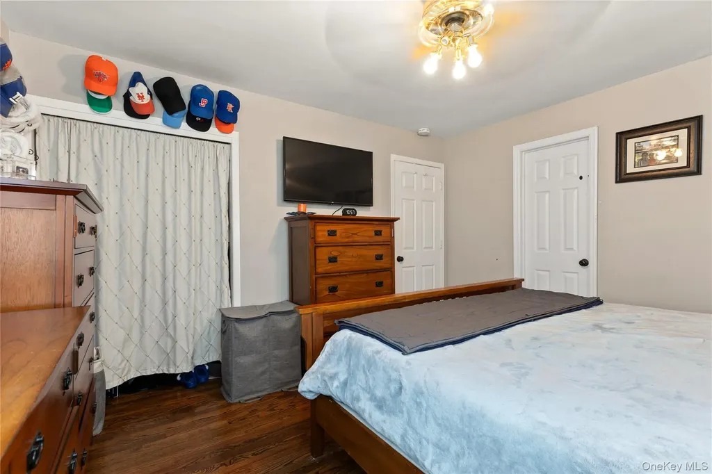 182 Montgomery Avenue West Babylon NY 11704