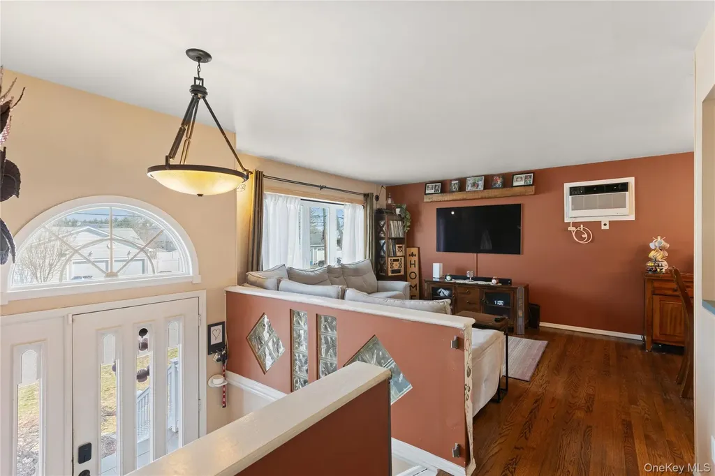 182 Montgomery Avenue West Babylon NY 11704