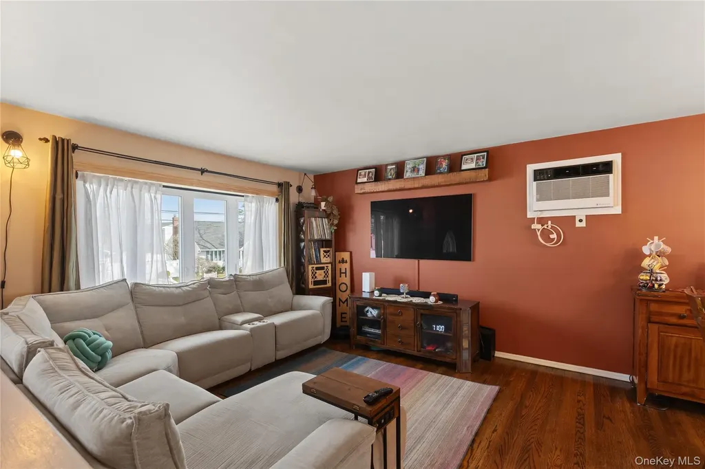 182 Montgomery Avenue West Babylon NY 11704