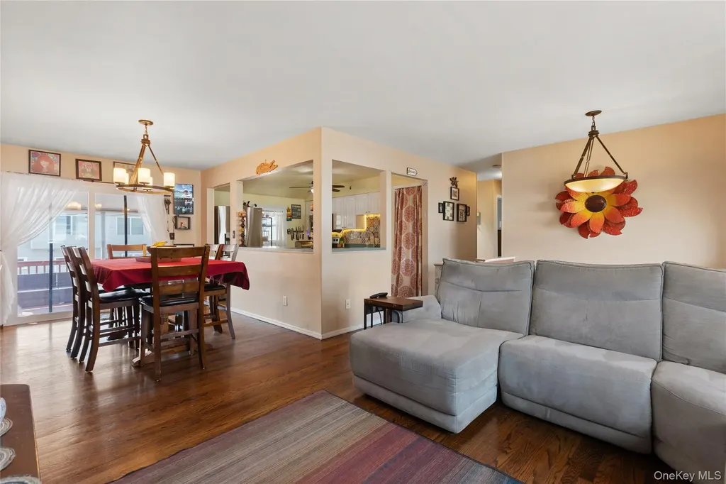 182 Montgomery Avenue West Babylon NY 11704