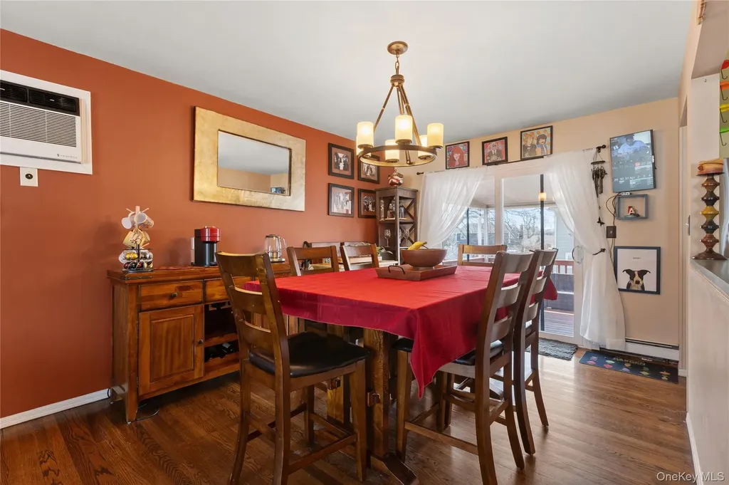 182 Montgomery Avenue West Babylon NY 11704