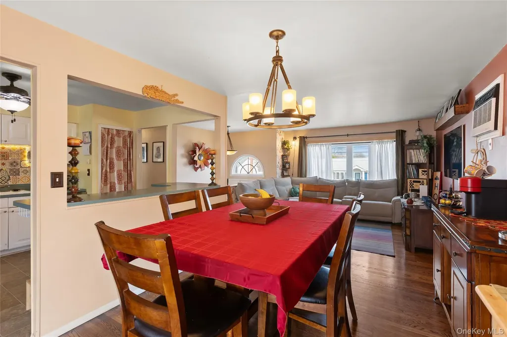 182 Montgomery Avenue West Babylon NY 11704