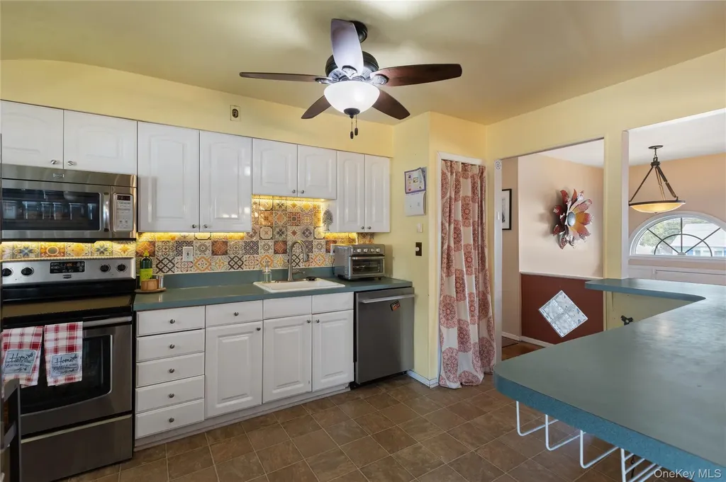 182 Montgomery Avenue West Babylon NY 11704