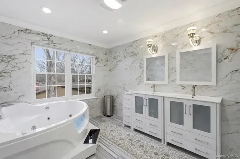 171 Oakfield Avenue Dix Hills NY 11746