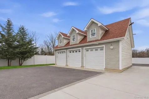171 Oakfield Avenue Dix Hills NY 11746