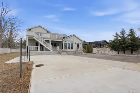 171 Oakfield Avenue Dix Hills NY 11746