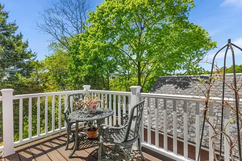 17 Upland Avenue White Plains NY 10604