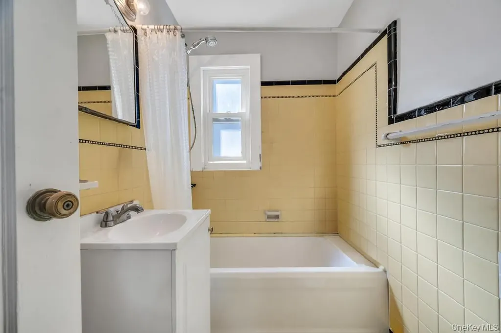 2478 Loft Avenue Baldwin NY 11510