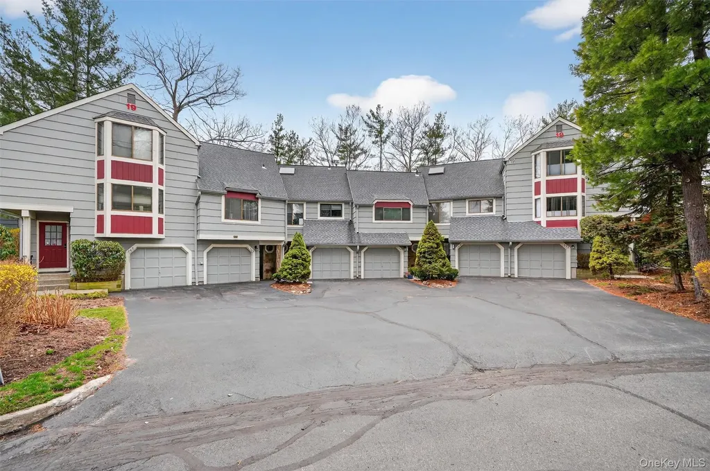 169 Treetop Circle Nanuet NY 10954