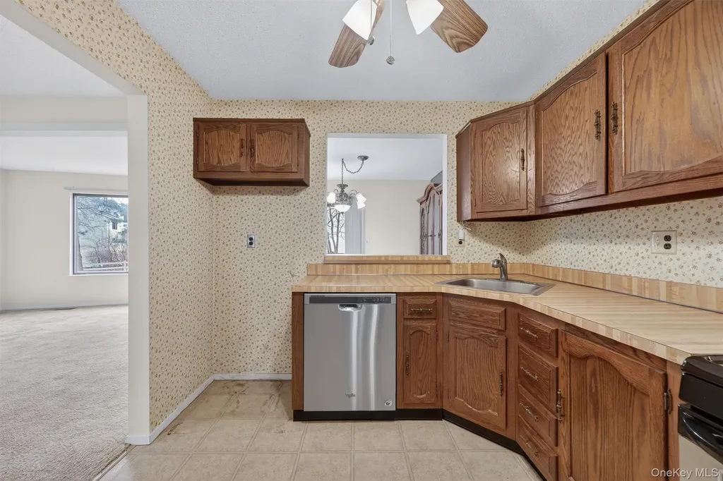 169 Treetop Circle Nanuet NY 10954