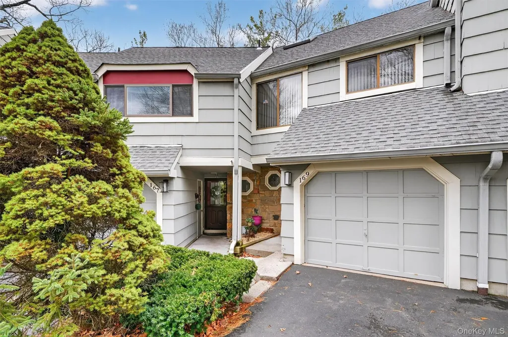 169 Treetop Circle Nanuet NY 10954
