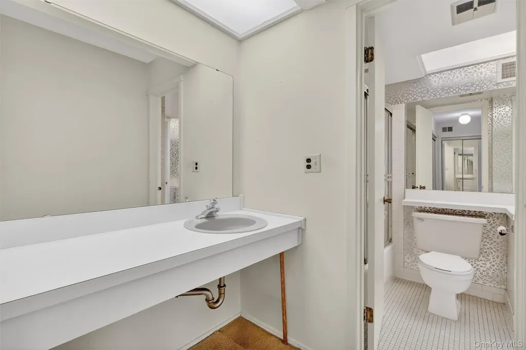 169 Treetop Circle Nanuet NY 10954