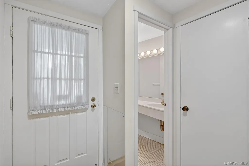 169 Treetop Circle Nanuet NY 10954