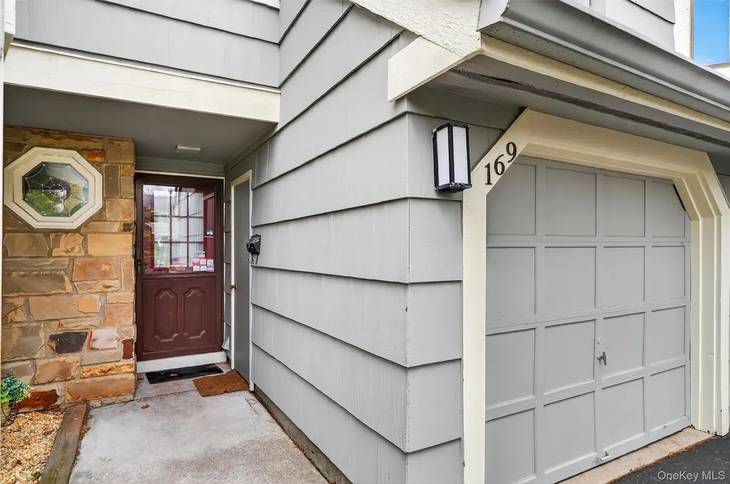 169 Treetop Circle Nanuet NY 10954