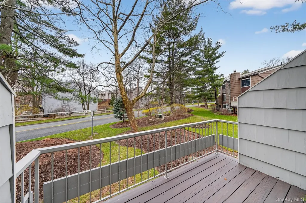 169 Treetop Circle Nanuet NY 10954
