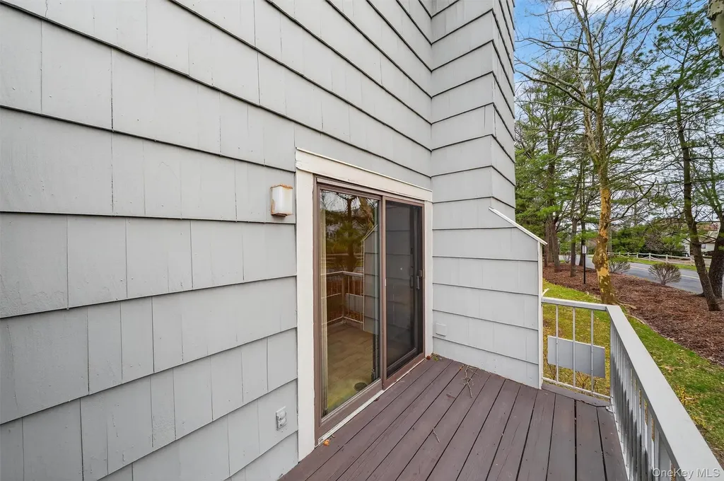 169 Treetop Circle Nanuet NY 10954