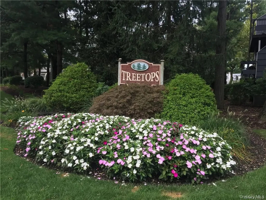169 Treetop Circle Nanuet NY 10954