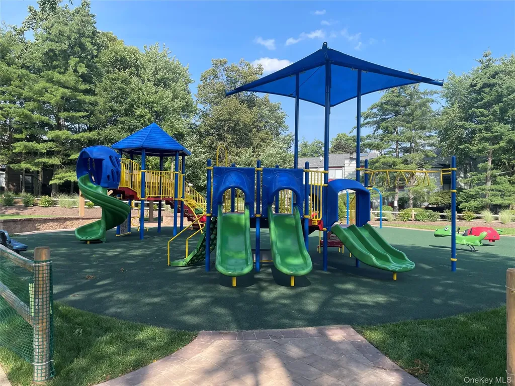 169 Treetop Circle Nanuet NY 10954