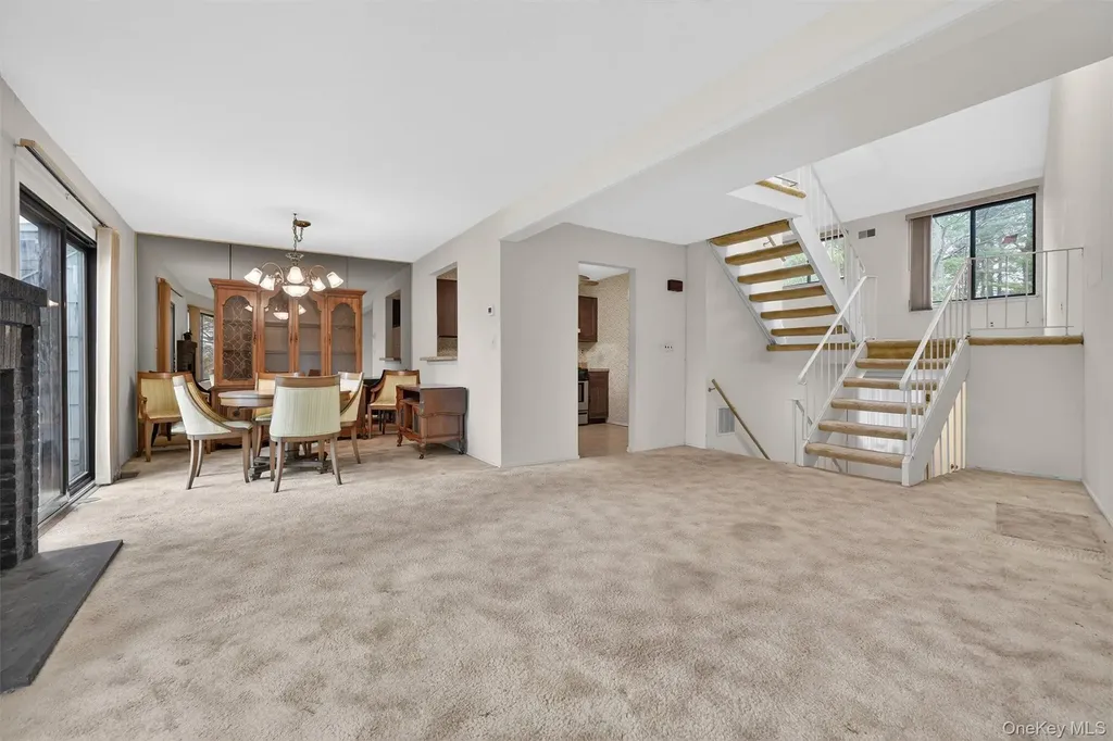 169 Treetop Circle Nanuet NY 10954