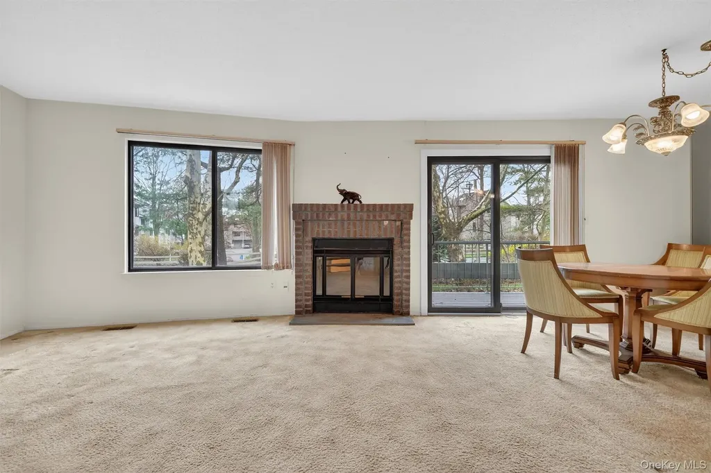 169 Treetop Circle Nanuet NY 10954