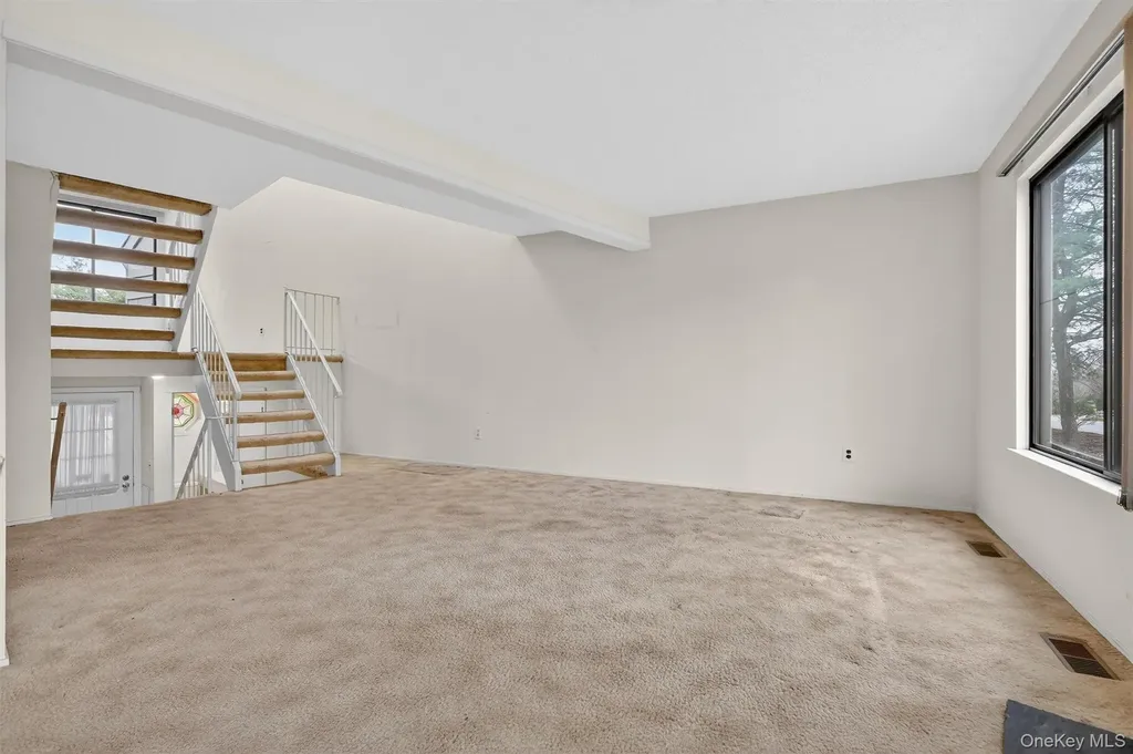 169 Treetop Circle Nanuet NY 10954
