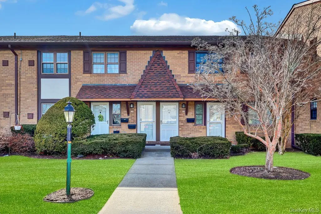 228 Mariners Way Copiague NY 11726