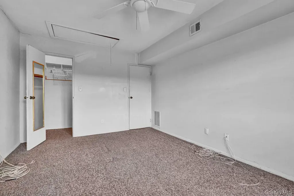 228 Mariners Way Copiague NY 11726