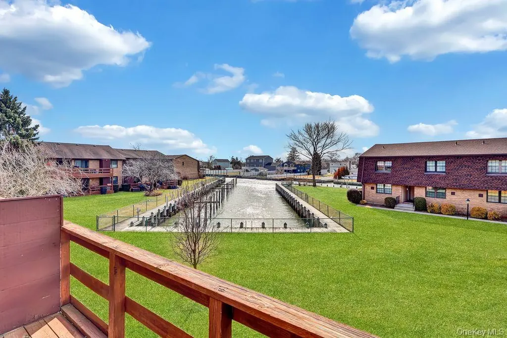 228 Mariners Way Copiague NY 11726