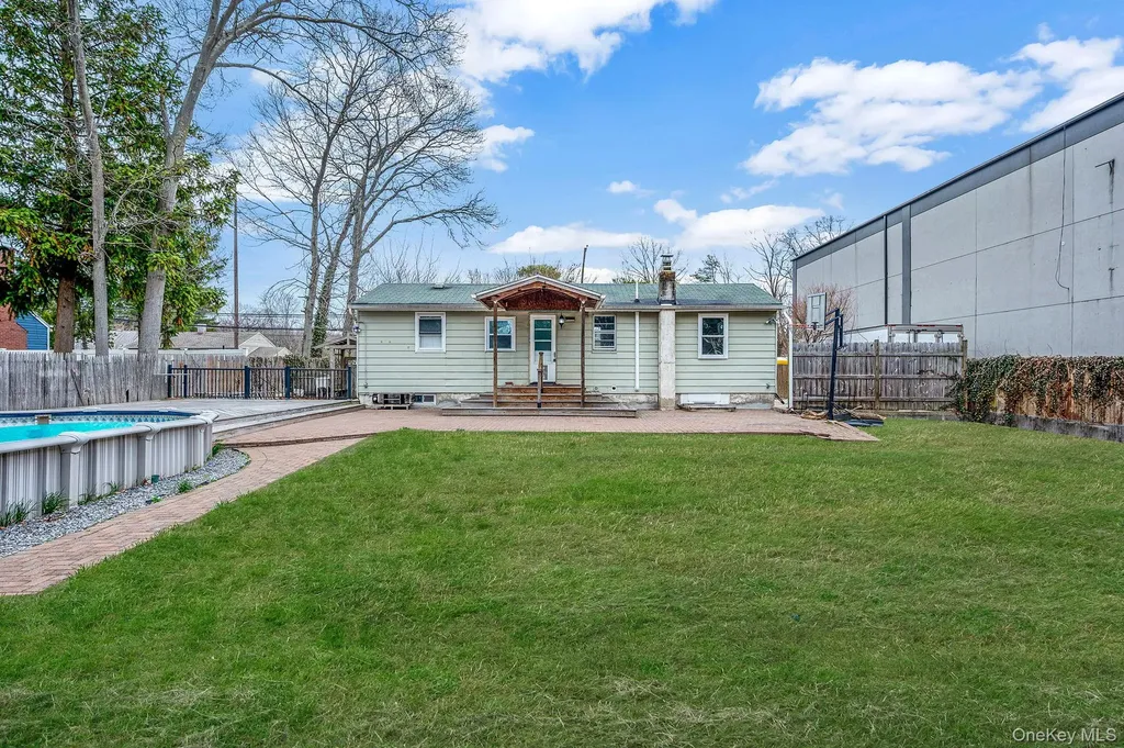 317 Centre Avenue Lindenhurst NY 11757