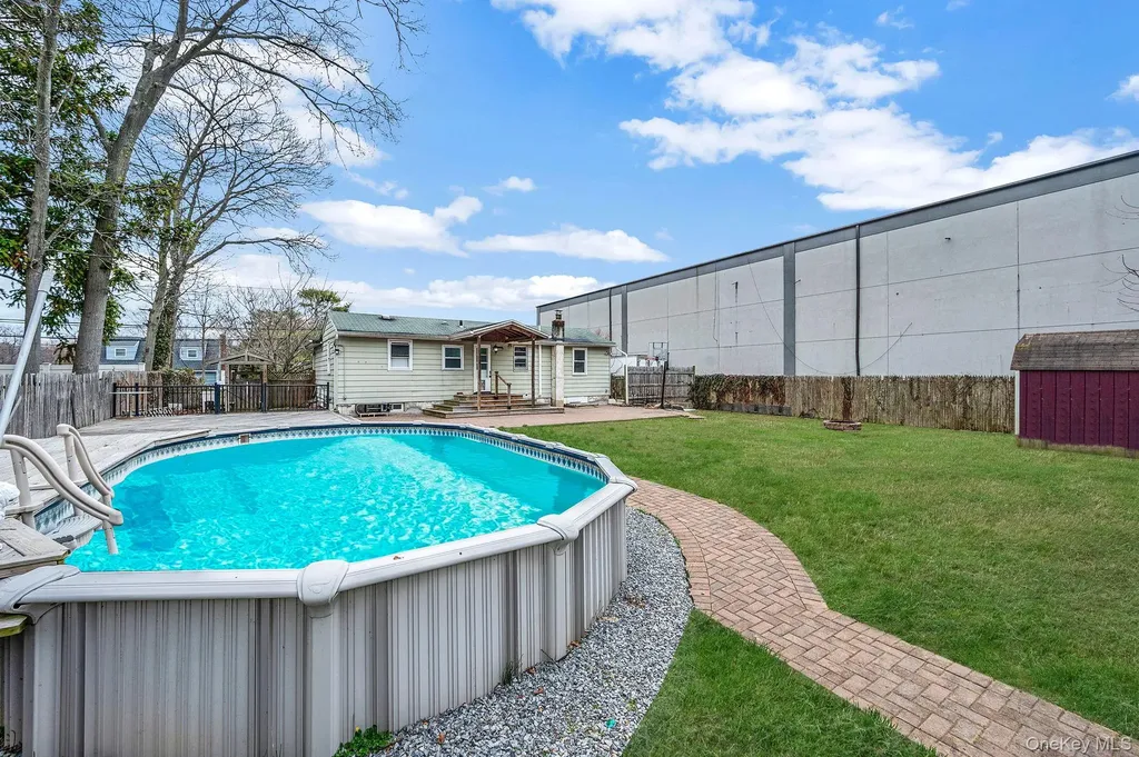 317 Centre Avenue Lindenhurst NY 11757