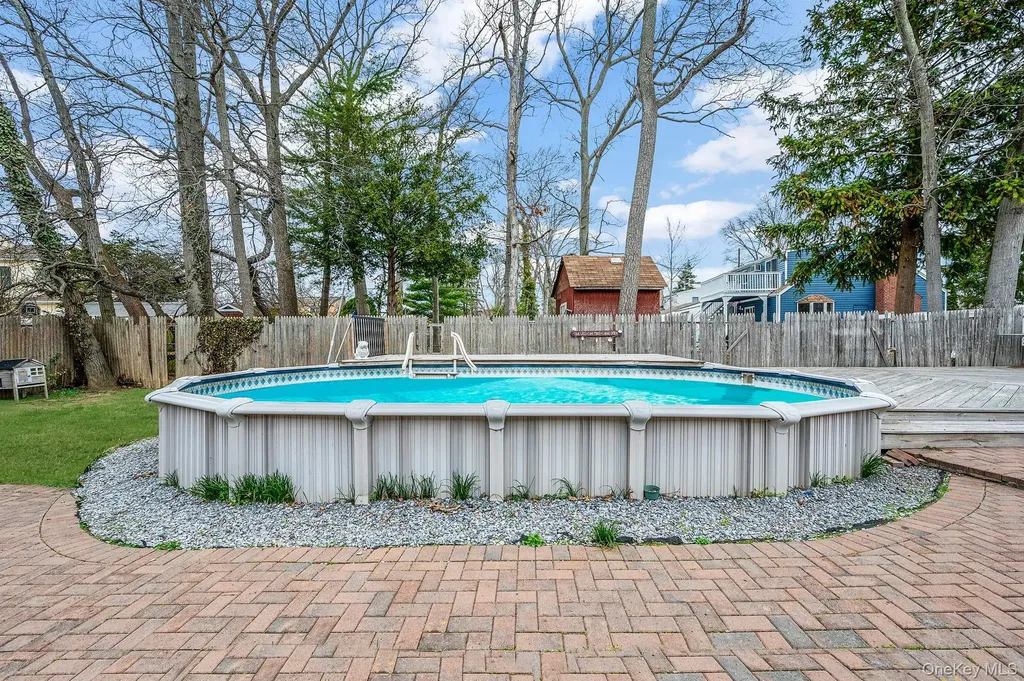 317 Centre Avenue Lindenhurst NY 11757
