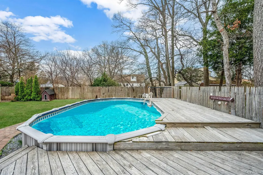 317 Centre Avenue Lindenhurst NY 11757