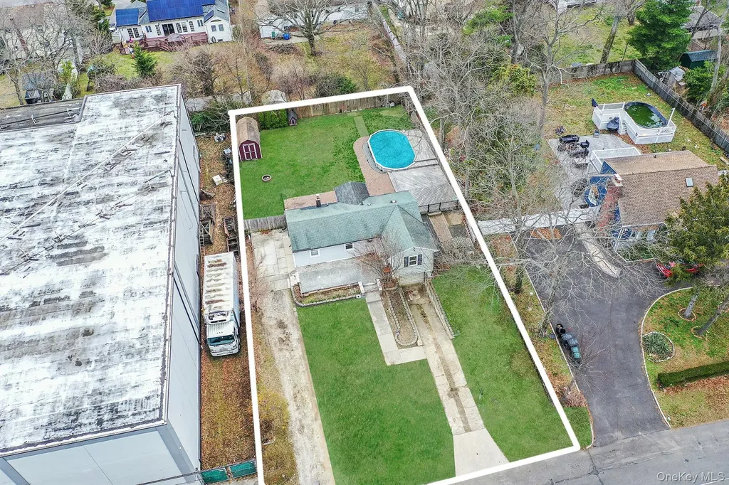 317 Centre Avenue Lindenhurst NY 11757