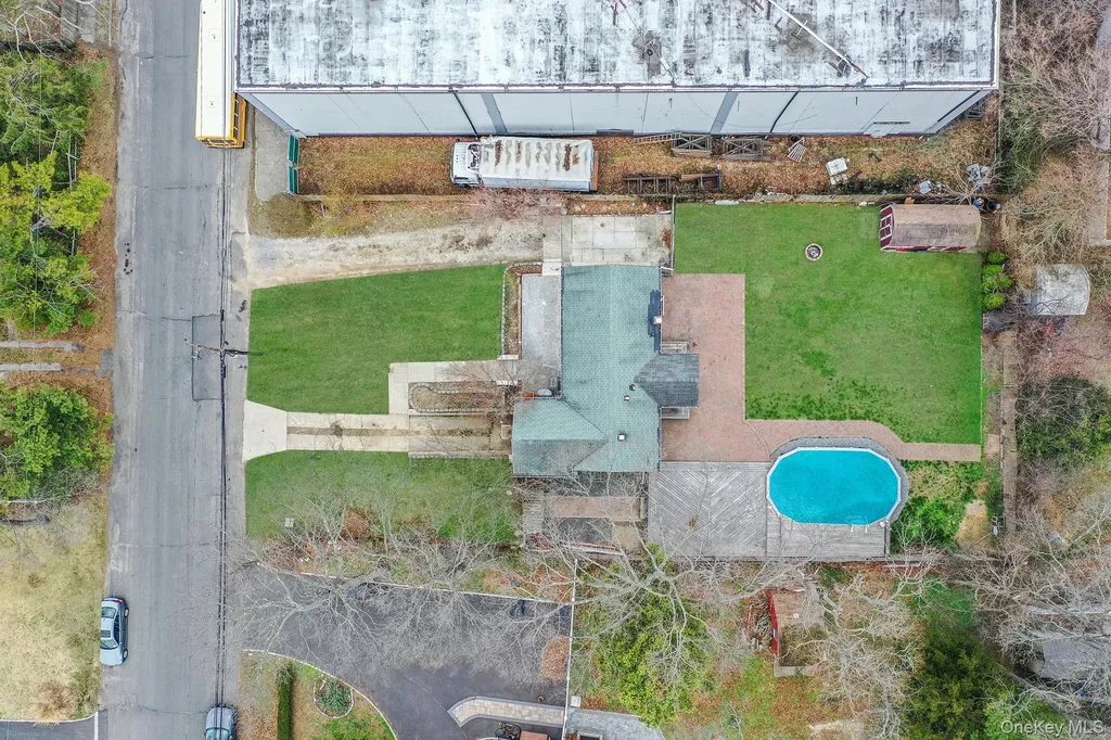 317 Centre Avenue Lindenhurst NY 11757