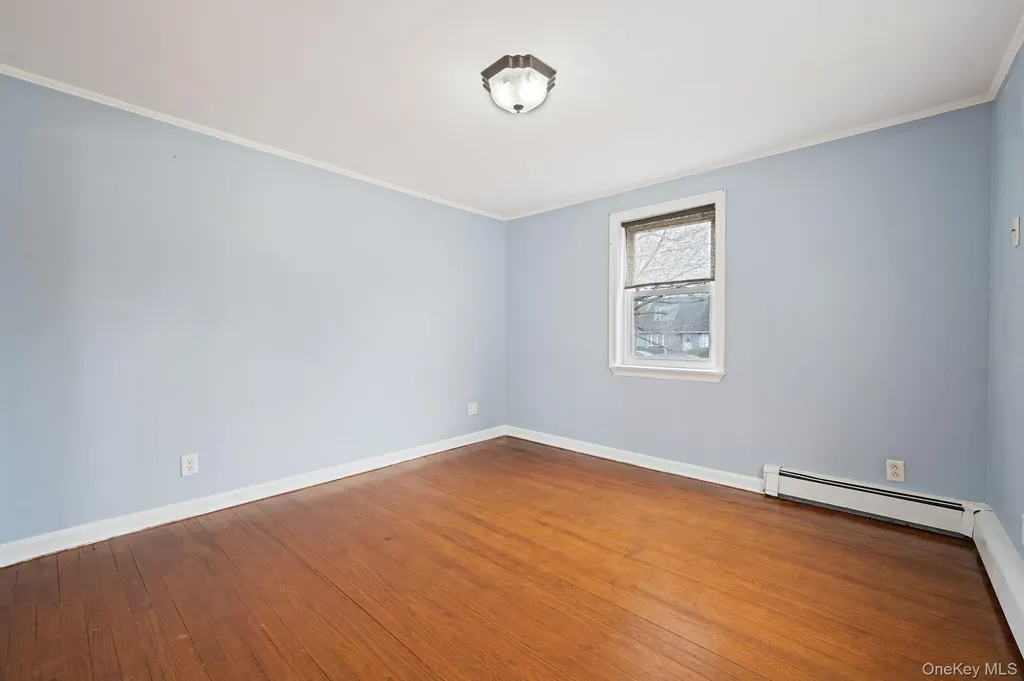 317 Centre Avenue Lindenhurst NY 11757