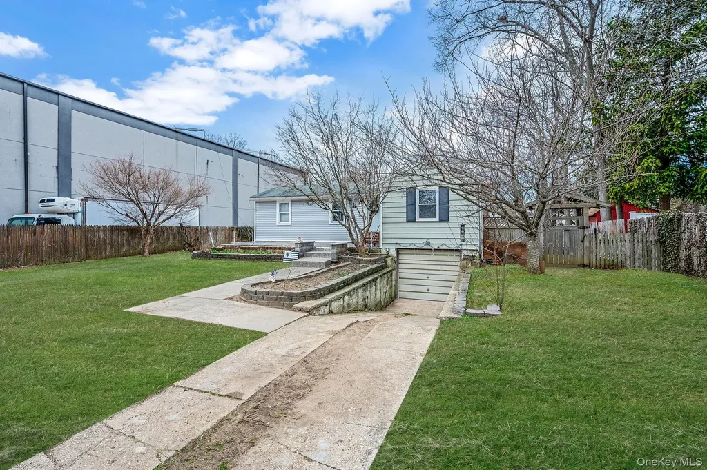 317 Centre Avenue Lindenhurst NY 11757