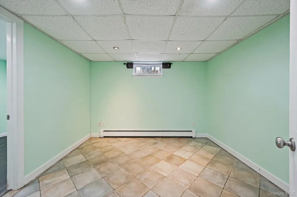 317 Centre Avenue Lindenhurst NY 11757
