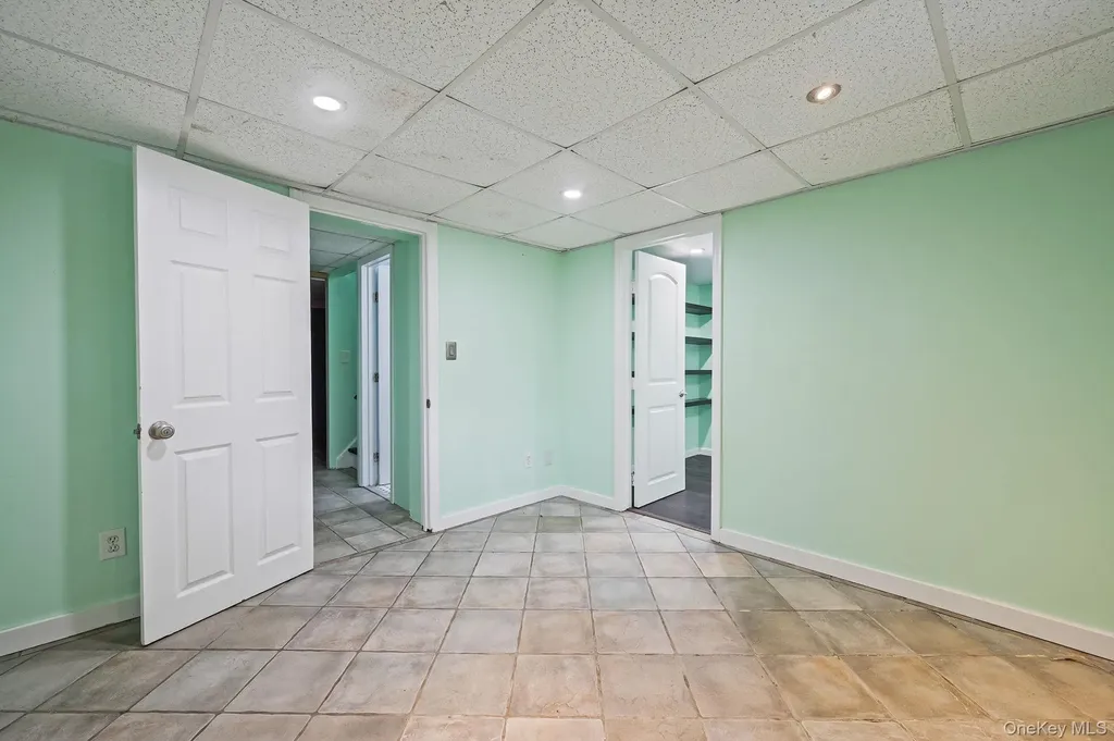 317 Centre Avenue Lindenhurst NY 11757
