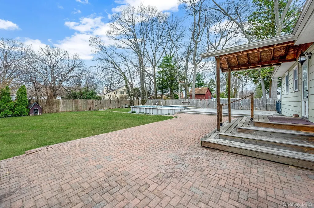 317 Centre Avenue Lindenhurst NY 11757