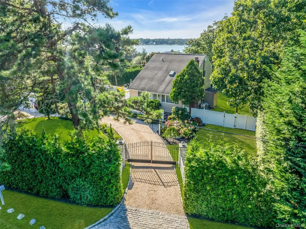 35 Grant Boulevard Hampton Bays NY 11946
