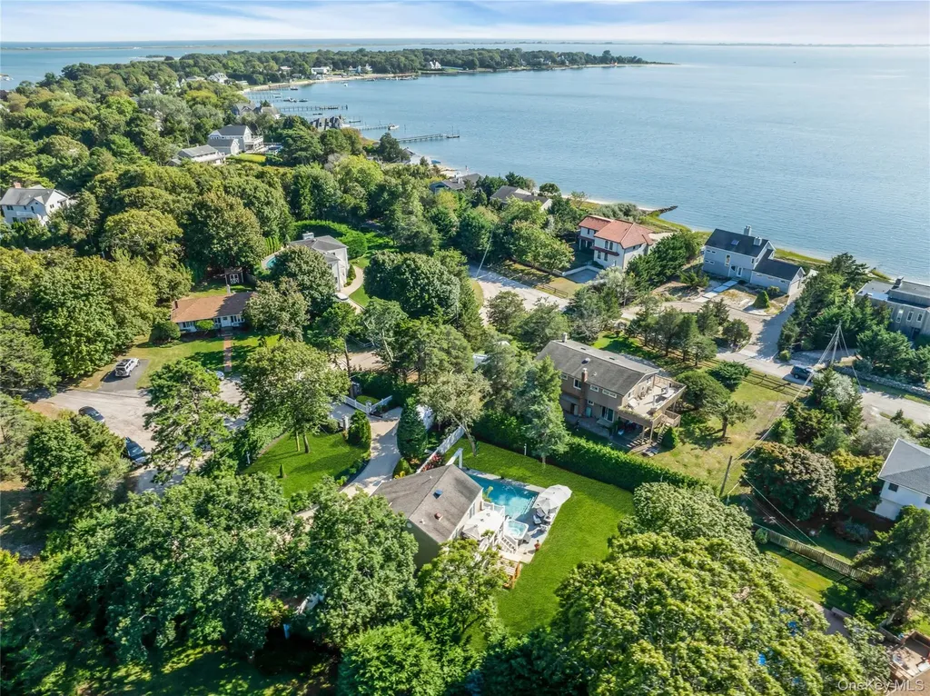 35 Grant Boulevard Hampton Bays NY 11946